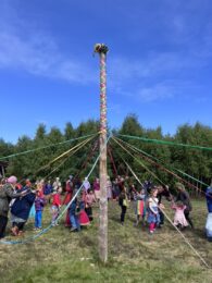 Weaving the maypole